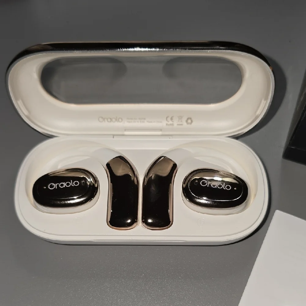 (001) Oraolo Wireless Earbuds in Black and White